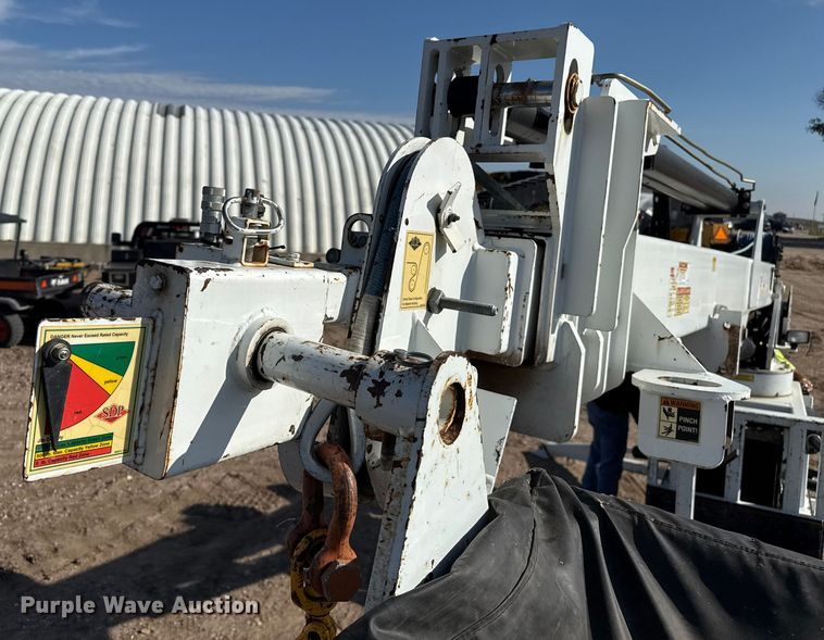 image for item EP0668 2011 SDP EZ Hauler 5500 backyard digger derrick