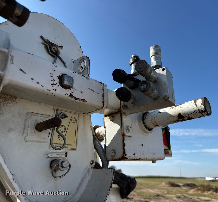 image for item EP0668 2011 SDP EZ Hauler 5500 backyard digger derrick