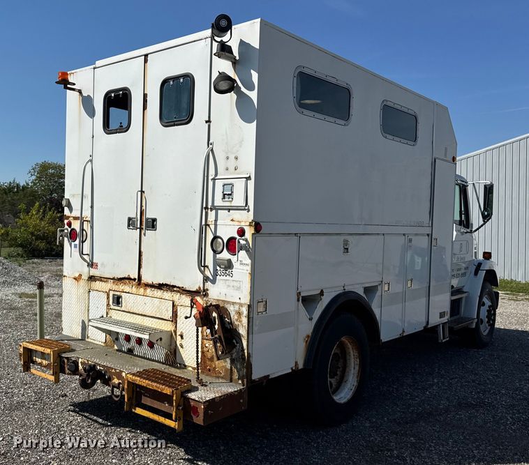 image for item ER0100 2001 Freightliner FL70 utility / service truck