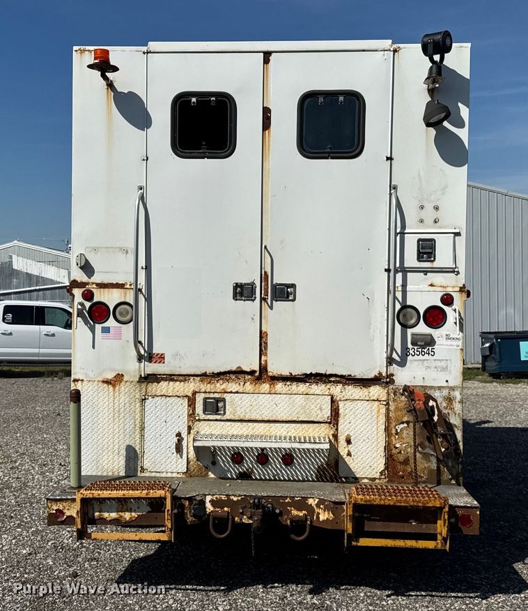 image for item ER0100 2001 Freightliner FL70 utility / service truck