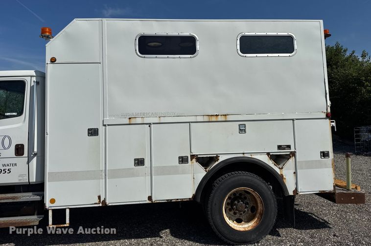 image for item ER0100 2001 Freightliner FL70 utility / service truck