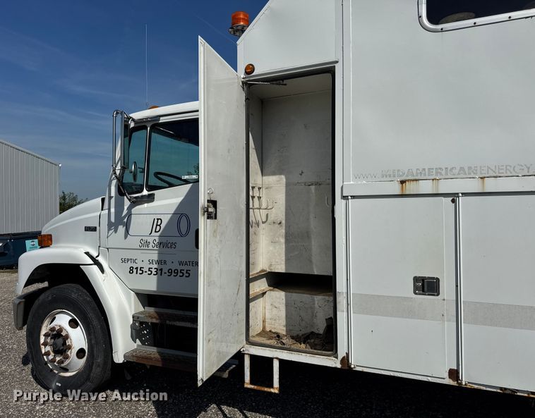 image for item ER0100 2001 Freightliner FL70 utility / service truck