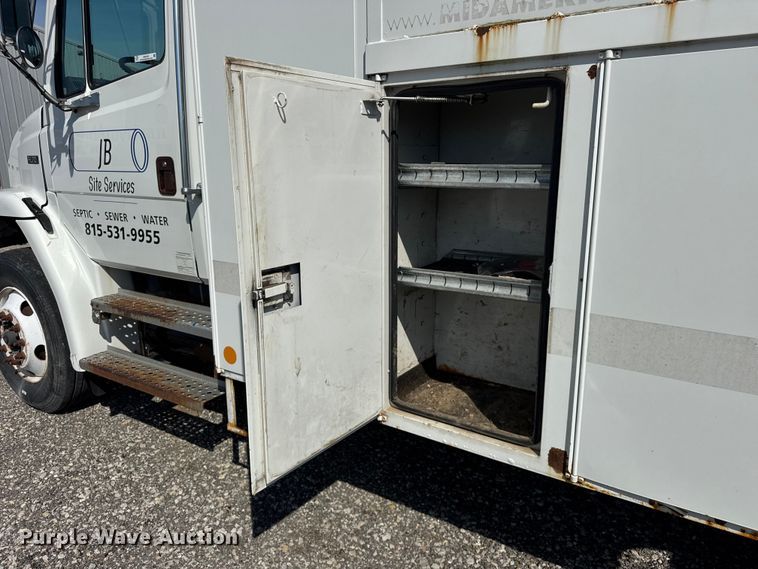 image for item ER0100 2001 Freightliner FL70 utility / service truck