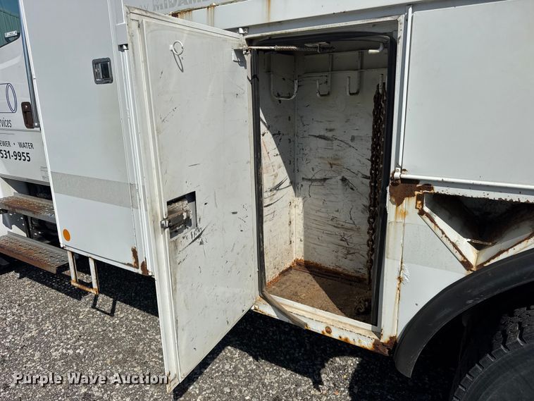 image for item ER0100 2001 Freightliner FL70 utility / service truck