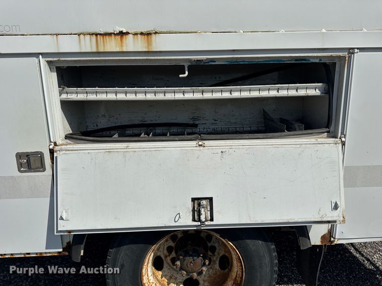 image for item ER0100 2001 Freightliner FL70 utility / service truck