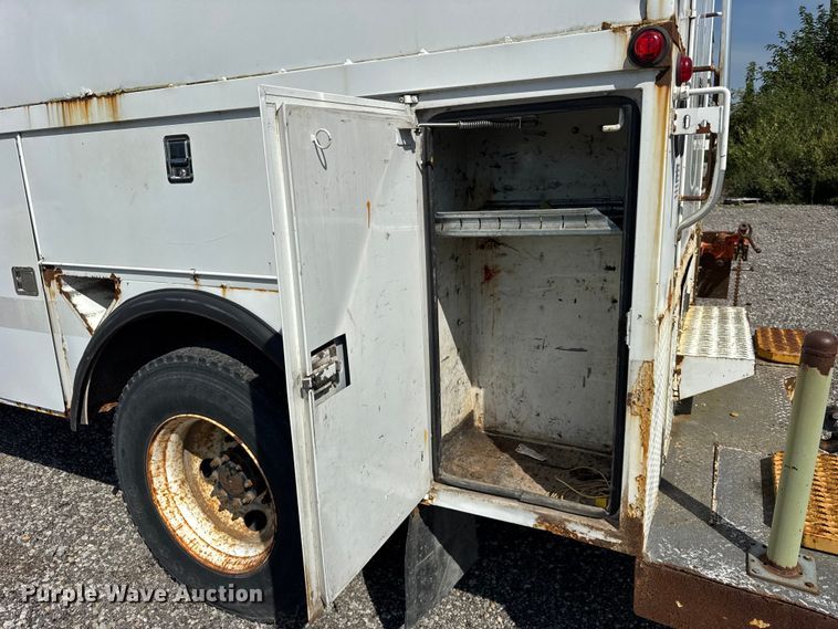 image for item ER0100 2001 Freightliner FL70 utility / service truck