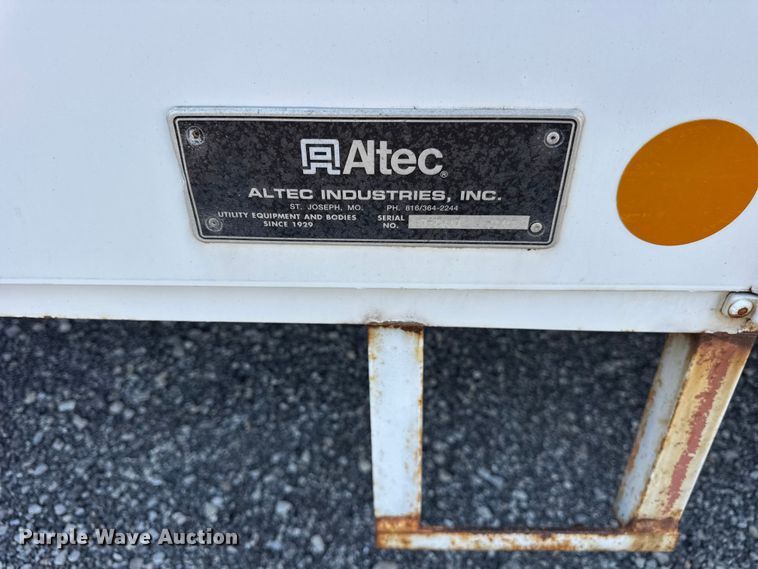 image for item ER0100 2001 Freightliner FL70 utility / service truck