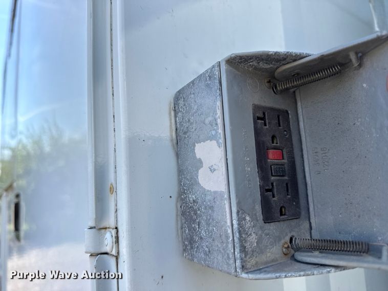 image for item ER0100 2001 Freightliner FL70 utility / service truck