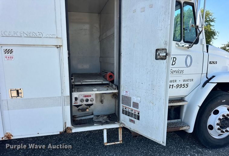 image for item ER0100 2001 Freightliner FL70 utility / service truck
