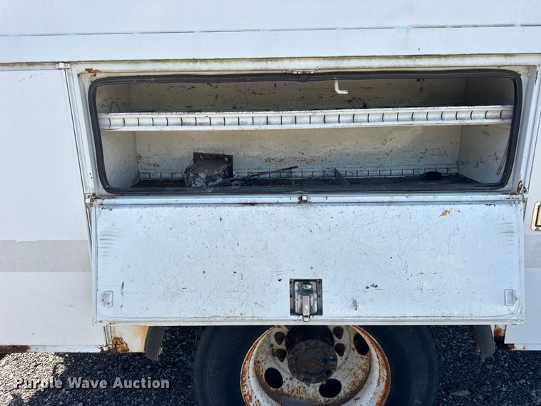 image for item ER0100 2001 Freightliner FL70 utility / service truck