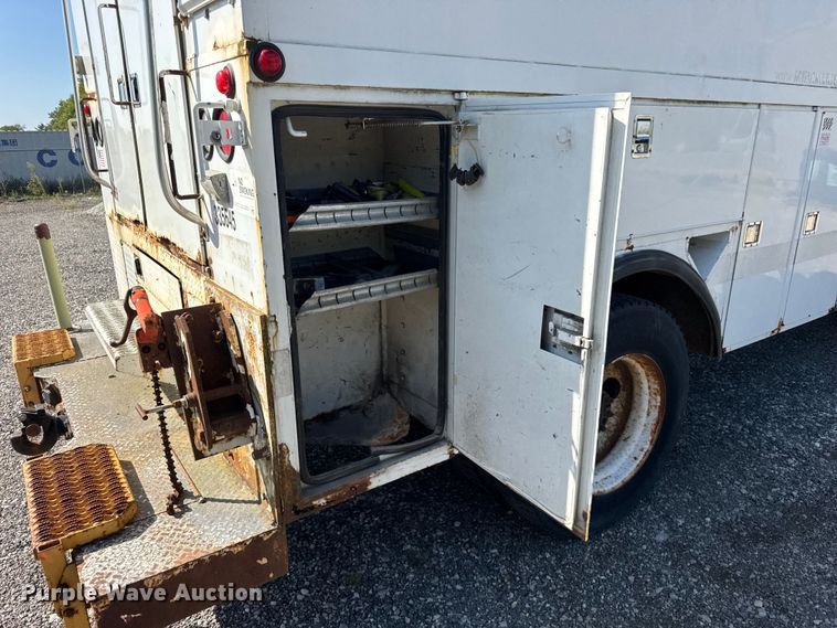 image for item ER0100 2001 Freightliner FL70 utility / service truck