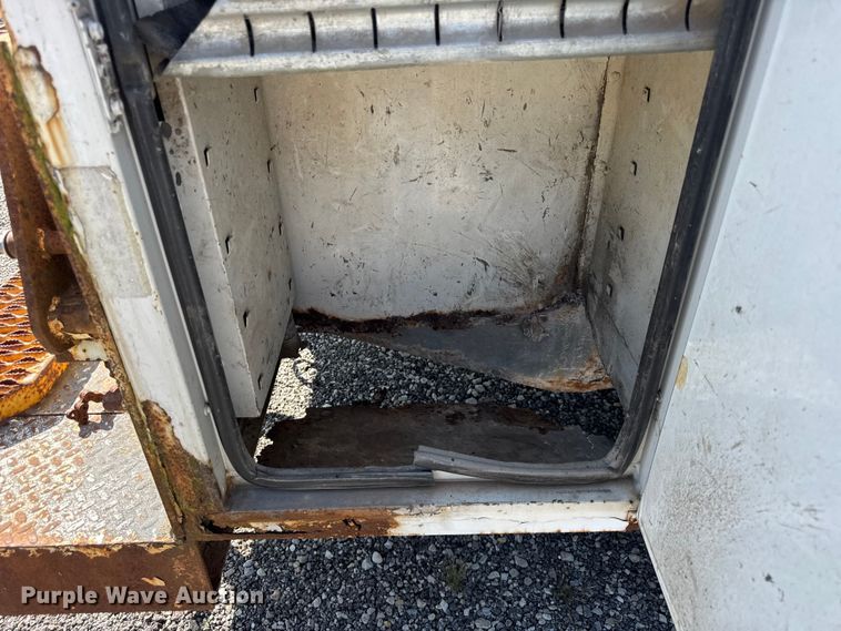 image for item ER0100 2001 Freightliner FL70 utility / service truck