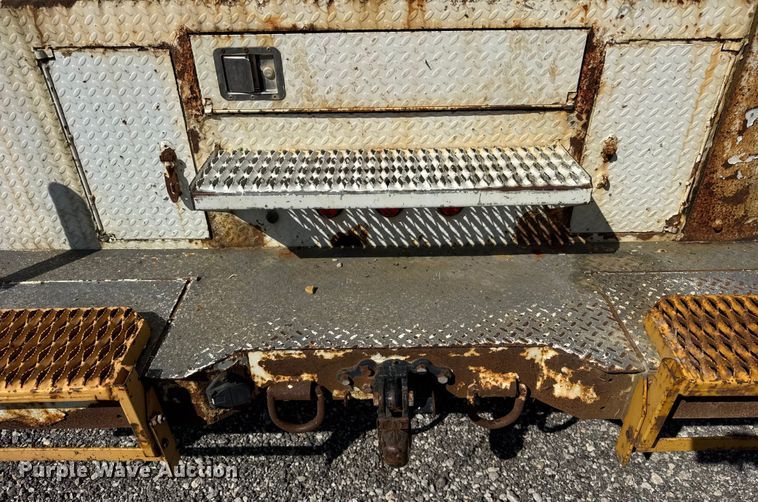 image for item ER0100 2001 Freightliner FL70 utility / service truck