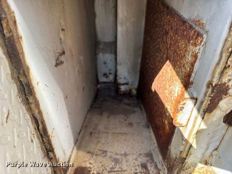 image for item ER0100 2001 Freightliner FL70 utility / service truck