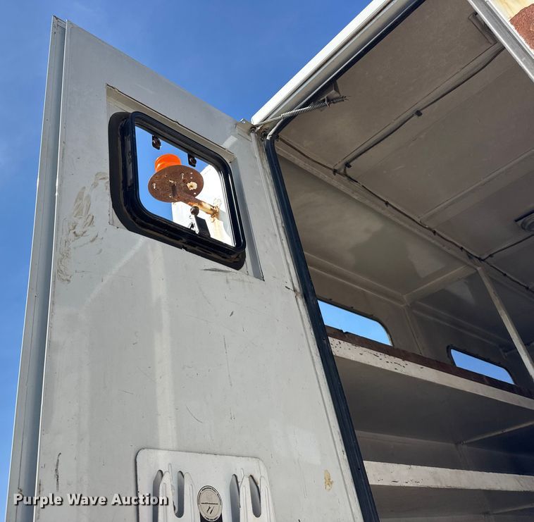 image for item ER0100 2001 Freightliner FL70 utility / service truck