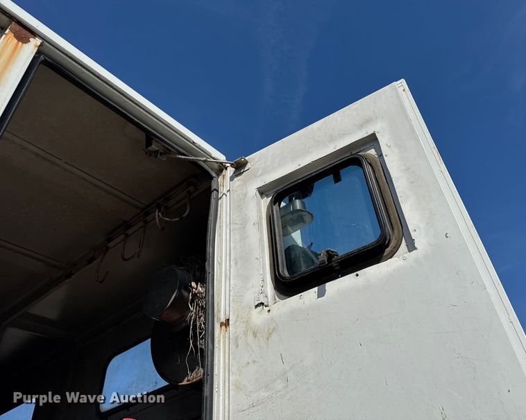 image for item ER0100 2001 Freightliner FL70 utility / service truck