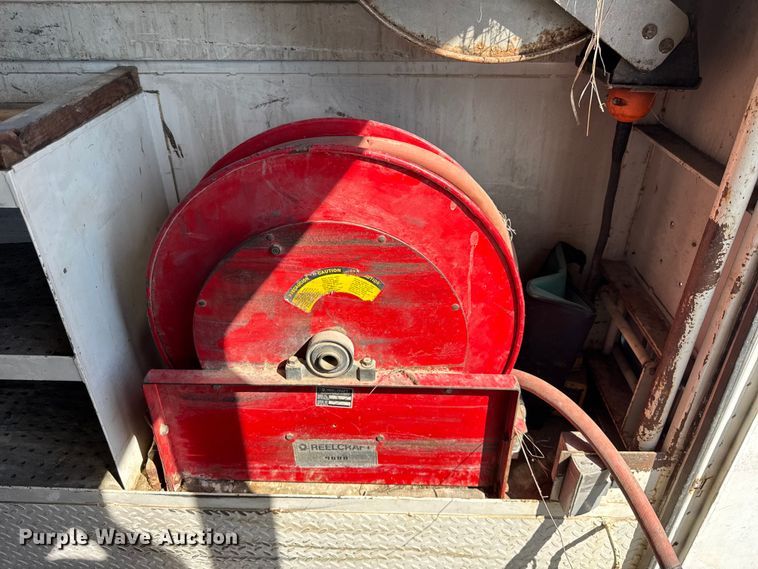 image for item ER0100 2001 Freightliner FL70 utility / service truck