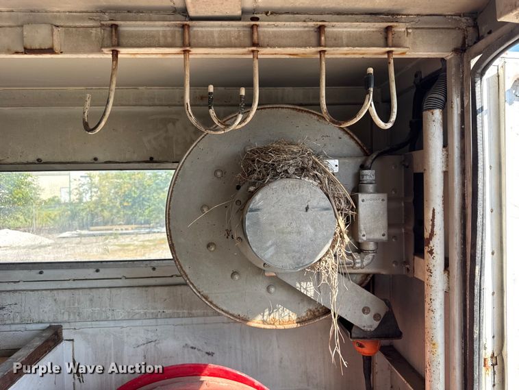 image for item ER0100 2001 Freightliner FL70 utility / service truck