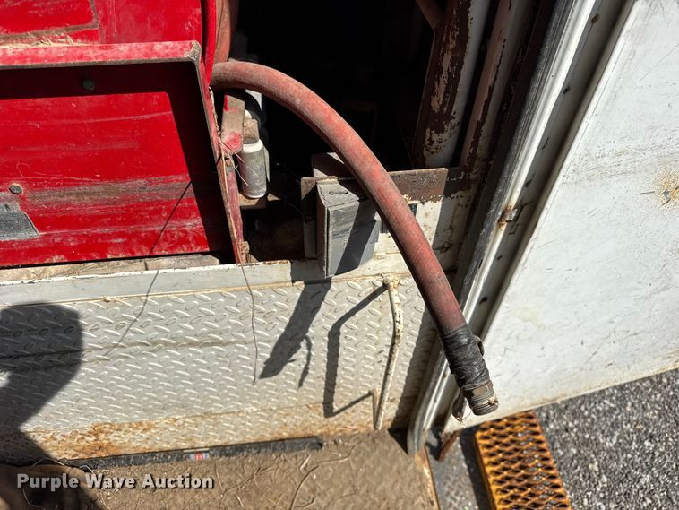 image for item ER0100 2001 Freightliner FL70 utility / service truck