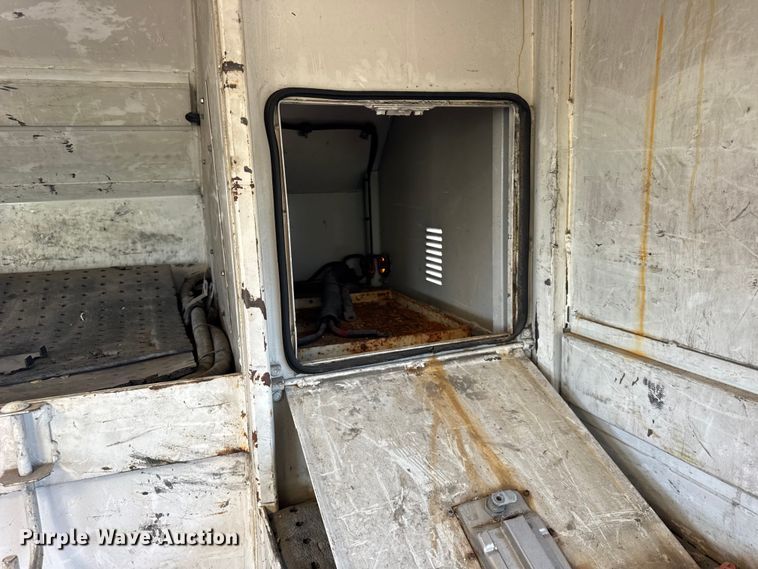 image for item ER0100 2001 Freightliner FL70 utility / service truck