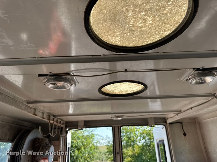 image for item ER0100 2001 Freightliner FL70 utility / service truck