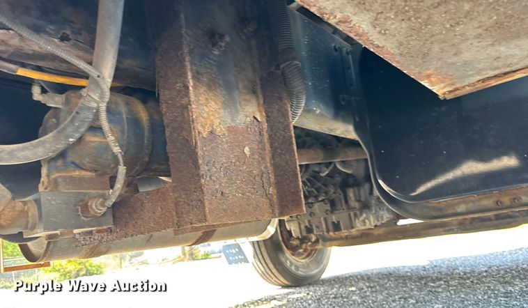 image for item ER0100 2001 Freightliner FL70 utility / service truck