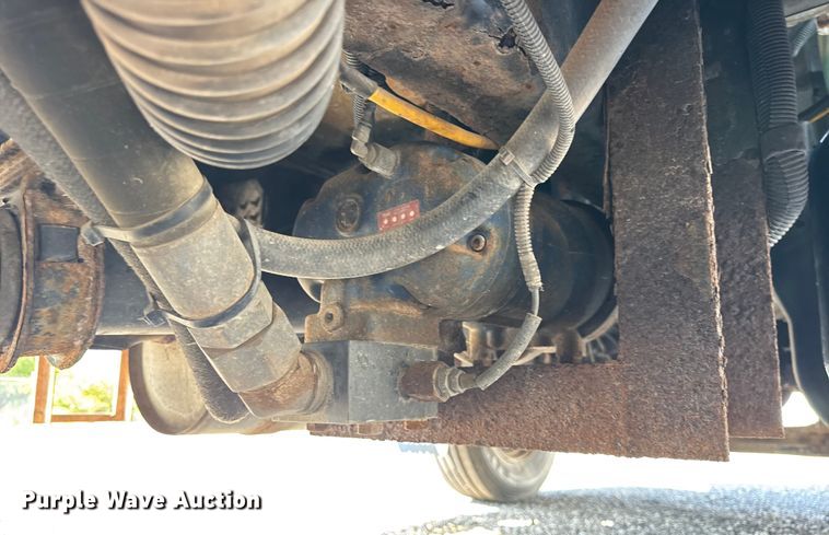 image for item ER0100 2001 Freightliner FL70 utility / service truck