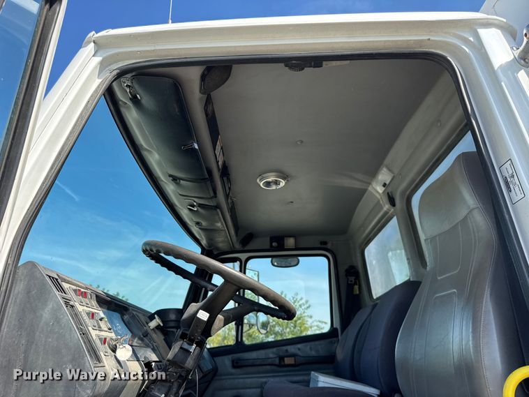 image for item ER0100 2001 Freightliner FL70 utility / service truck