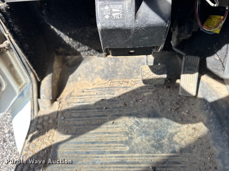 image for item ER0100 2001 Freightliner FL70 utility / service truck