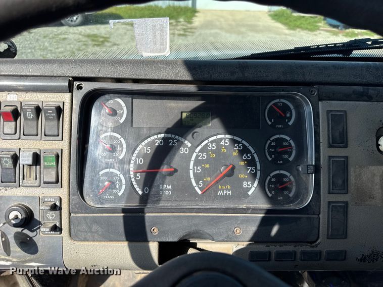 image for item ER0100 2001 Freightliner FL70 utility / service truck