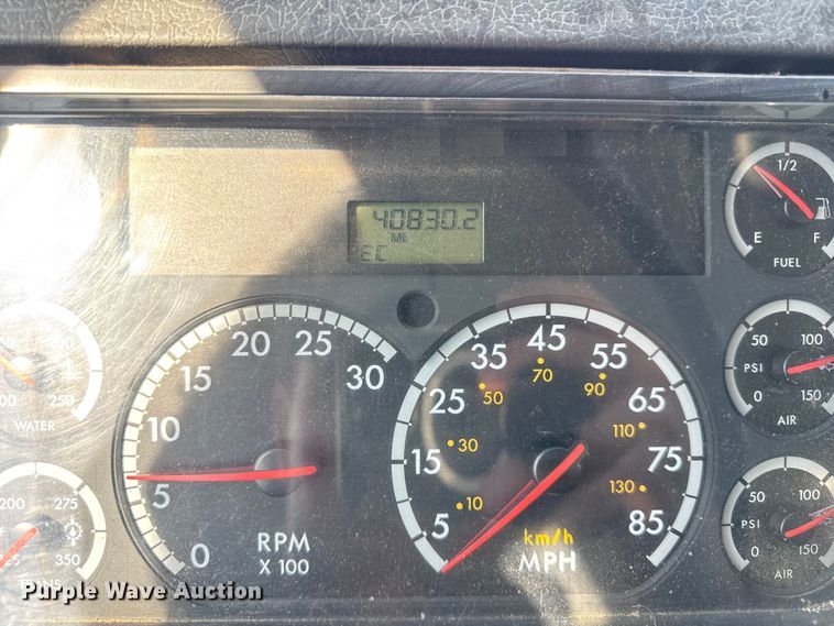 image for item ER0100 2001 Freightliner FL70 utility / service truck