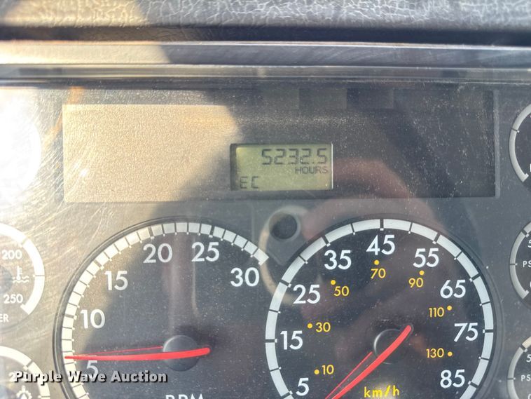 image for item ER0100 2001 Freightliner FL70 utility / service truck