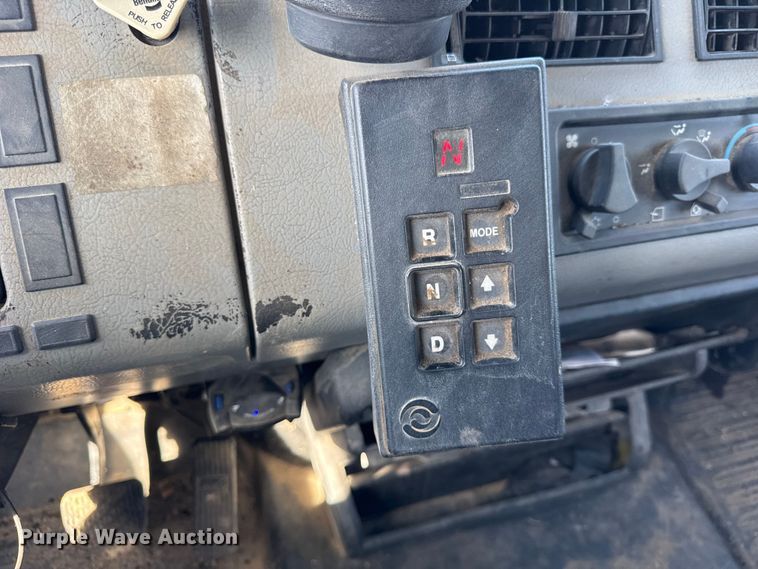 image for item ER0100 2001 Freightliner FL70 utility / service truck