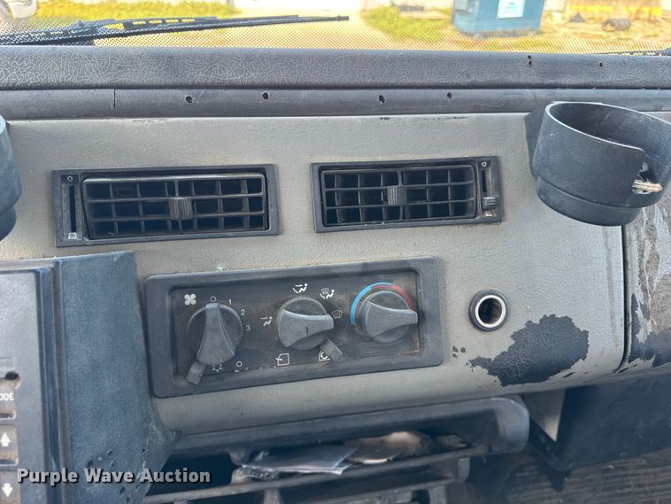 image for item ER0100 2001 Freightliner FL70 utility / service truck