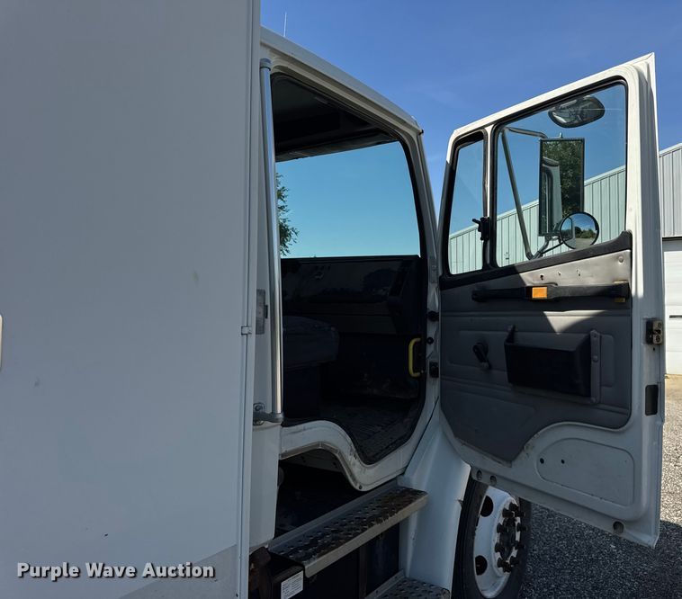 image for item ER0100 2001 Freightliner FL70 utility / service truck