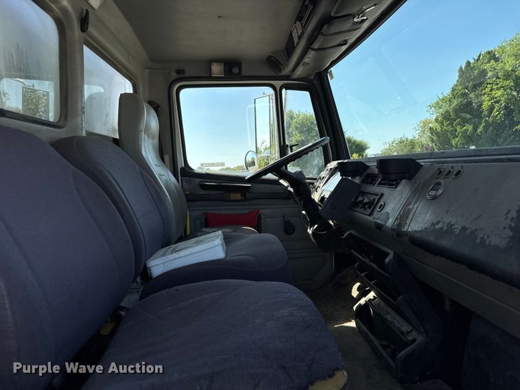 image for item ER0100 2001 Freightliner FL70 utility / service truck