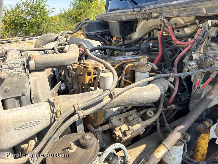 image for item ER0100 2001 Freightliner FL70 utility / service truck