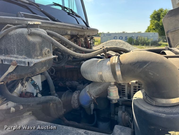 image for item ER0100 2001 Freightliner FL70 utility / service truck