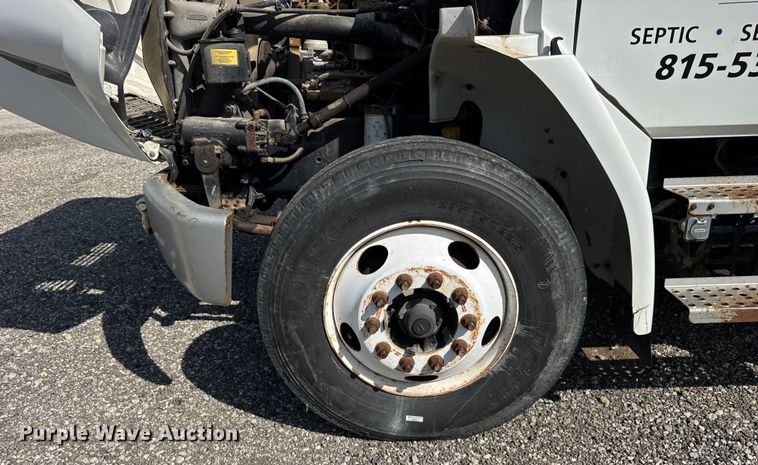 image for item ER0100 2001 Freightliner FL70 utility / service truck