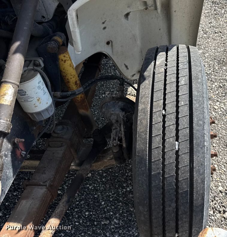 image for item ER0100 2001 Freightliner FL70 utility / service truck