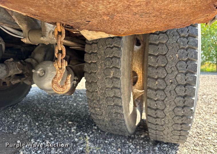 image for item ER0100 2001 Freightliner FL70 utility / service truck