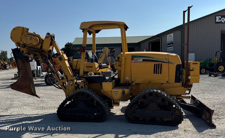 image for item ER0162 2013 Vermeer RTX1250 vibratory cable plow