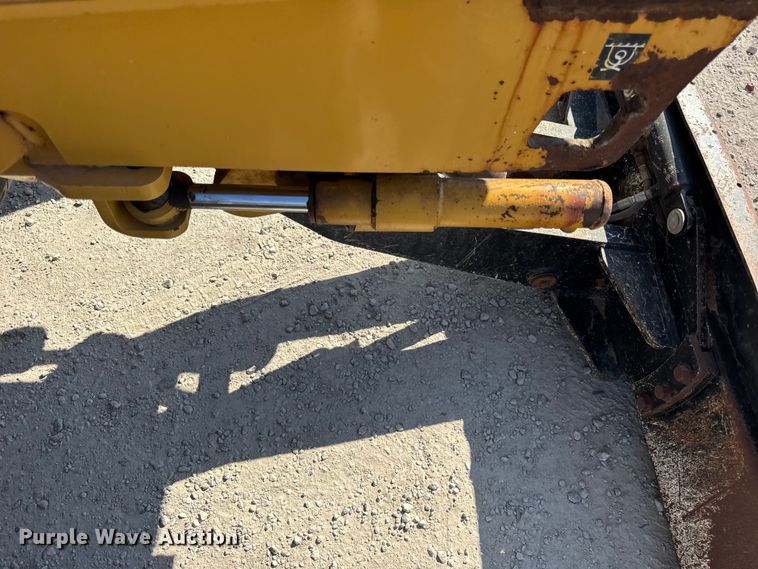 image for item ER0162 2013 Vermeer RTX1250 vibratory cable plow