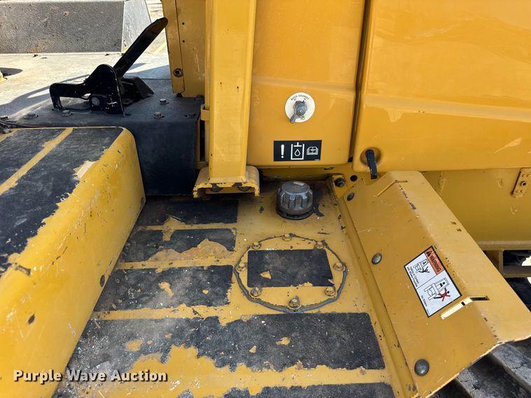 image for item ER0162 2013 Vermeer RTX1250 vibratory cable plow