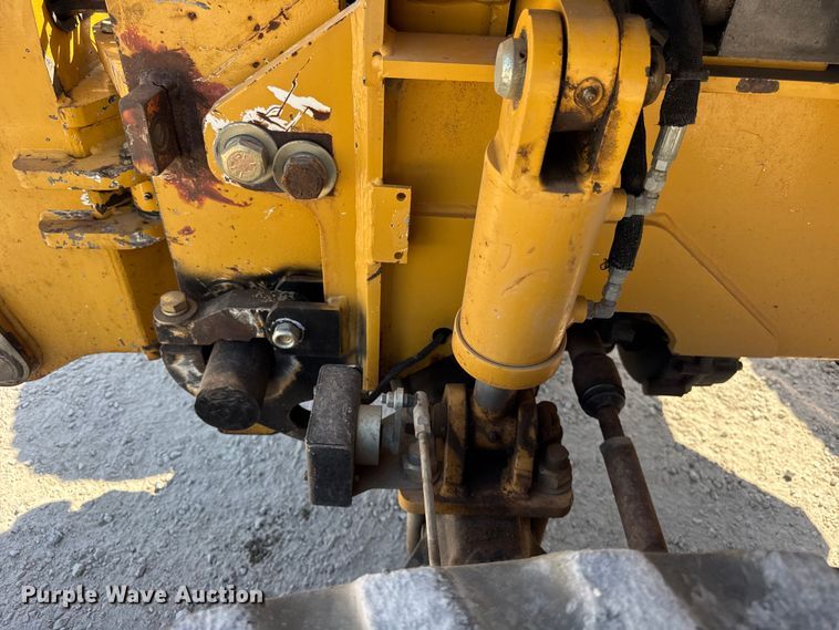 image for item ER0162 2013 Vermeer RTX1250 vibratory cable plow