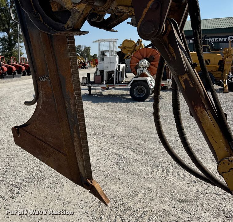 image for item ER0162 2013 Vermeer RTX1250 vibratory cable plow