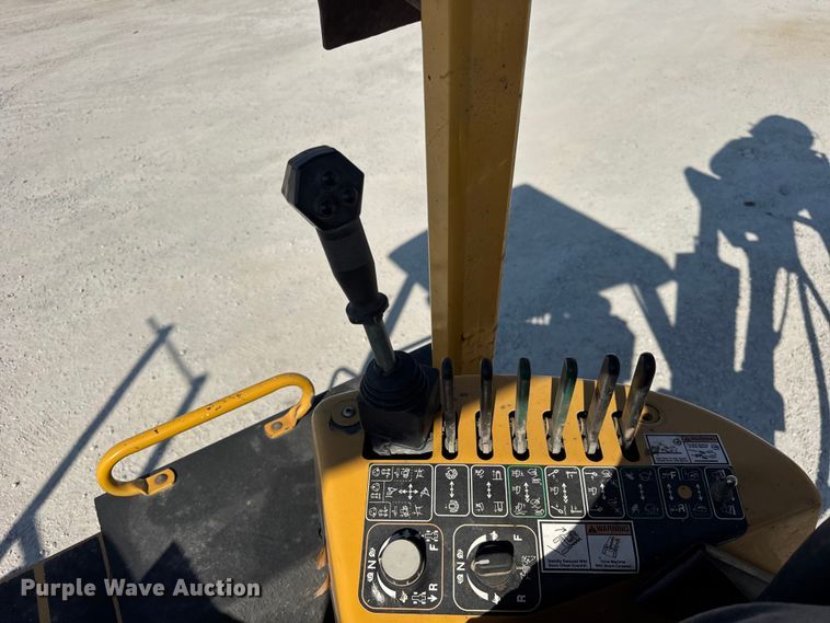 image for item ER0162 2013 Vermeer RTX1250 vibratory cable plow