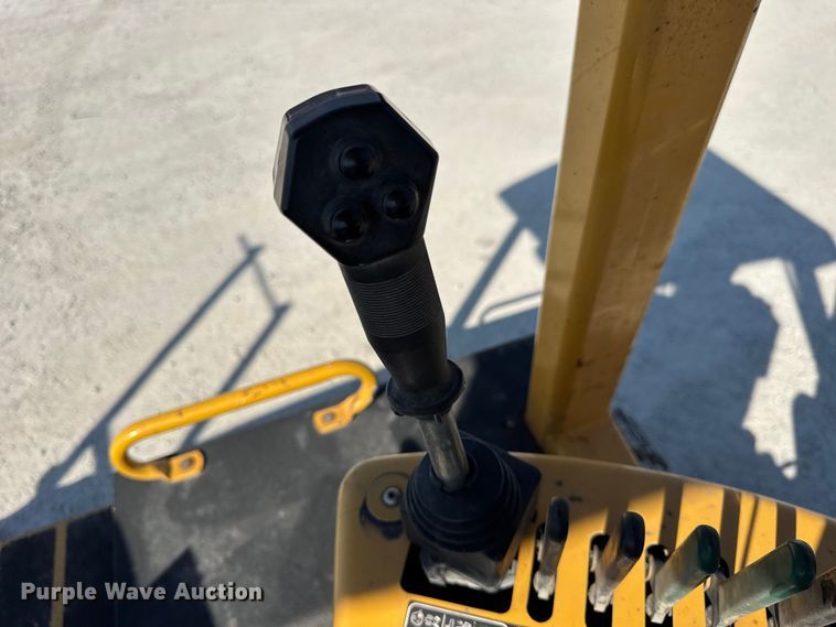 image for item ER0162 2013 Vermeer RTX1250 vibratory cable plow