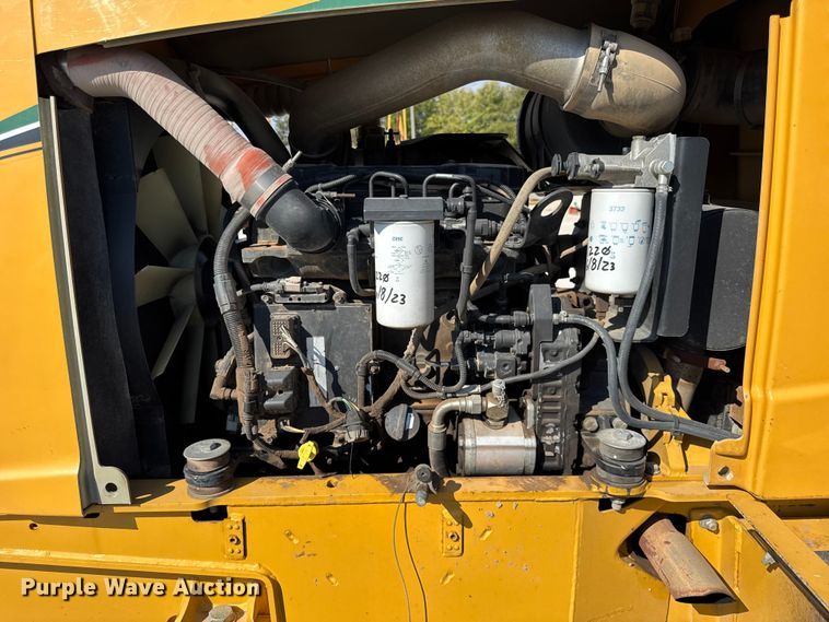 image for item ER0162 2013 Vermeer RTX1250 vibratory cable plow