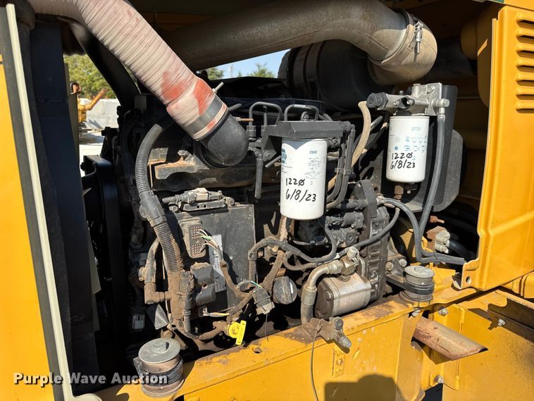 image for item ER0162 2013 Vermeer RTX1250 vibratory cable plow